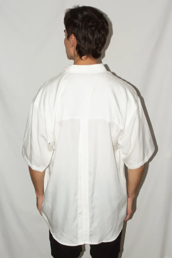 halfback buttoned shirt