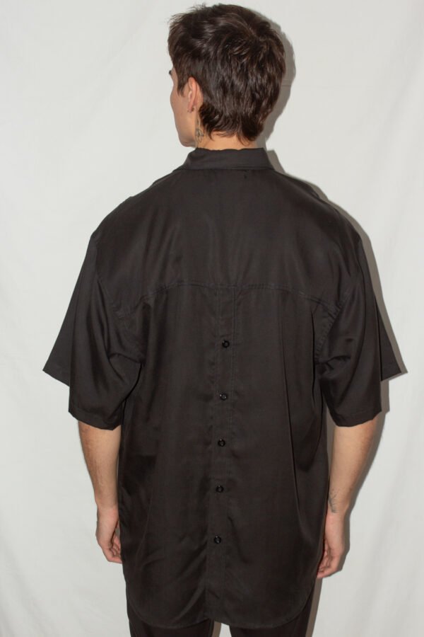 halfback buttoned shirt